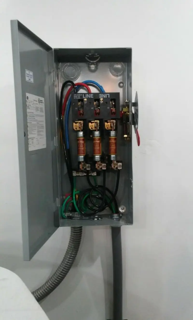 Three-phase disconnect switch installed for Smoke Detector Installation in Ottawa